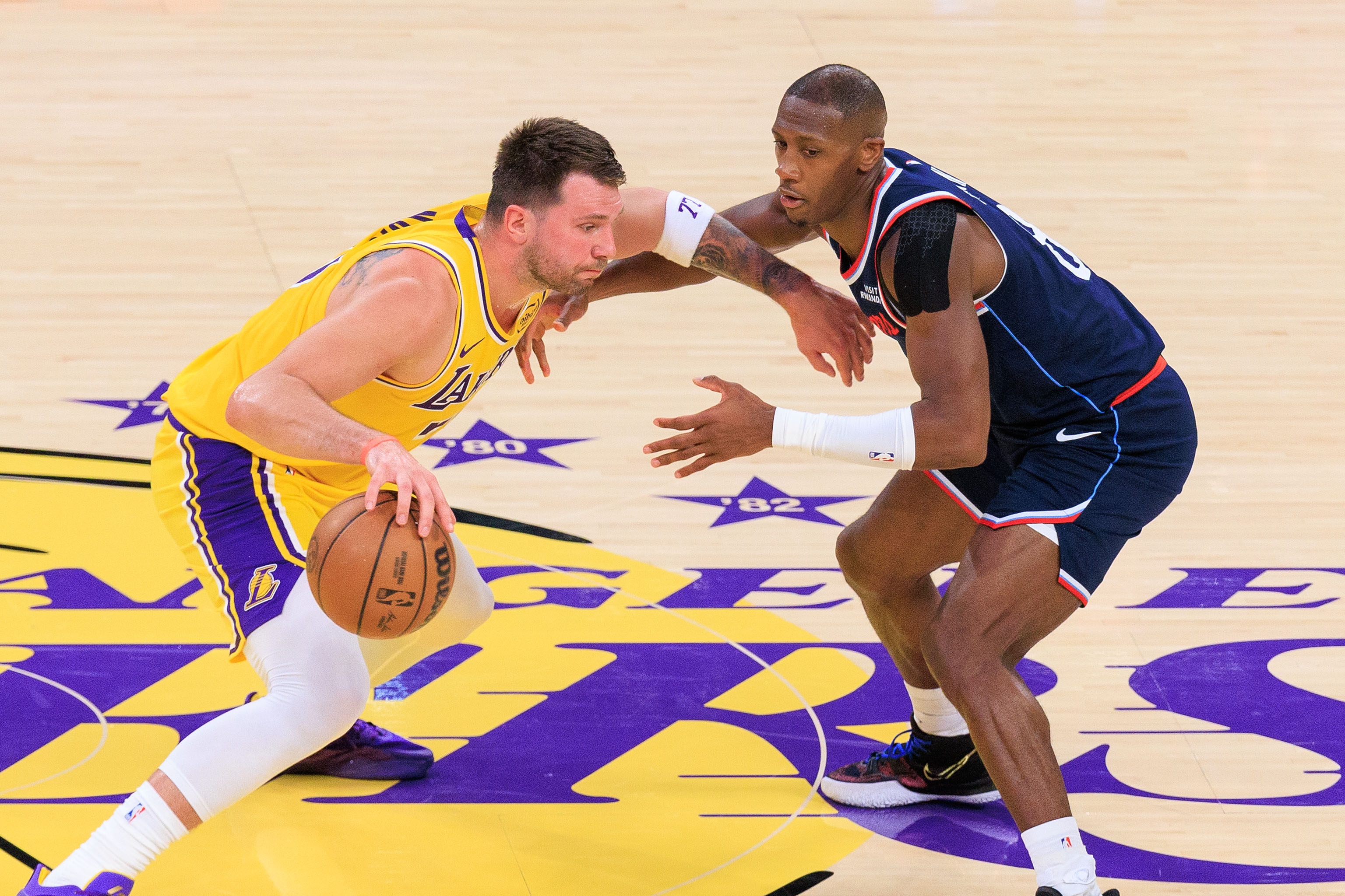 开云官网-和东契奇有Beef？邓恩：我们是良性竞争 我就是给他制造麻烦