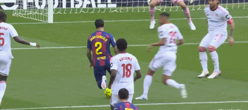 开云官网-半场：巴萨3-1塞维利亚，拉菲尼亚点射双响，奥尔莫破门